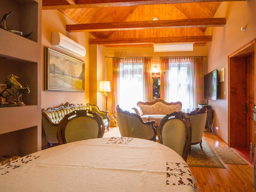 Willa Jagniatkow Bed & Breakfast Exterior photo
